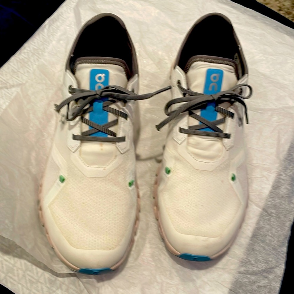 Men cloud X on sneakers used very excellent condition